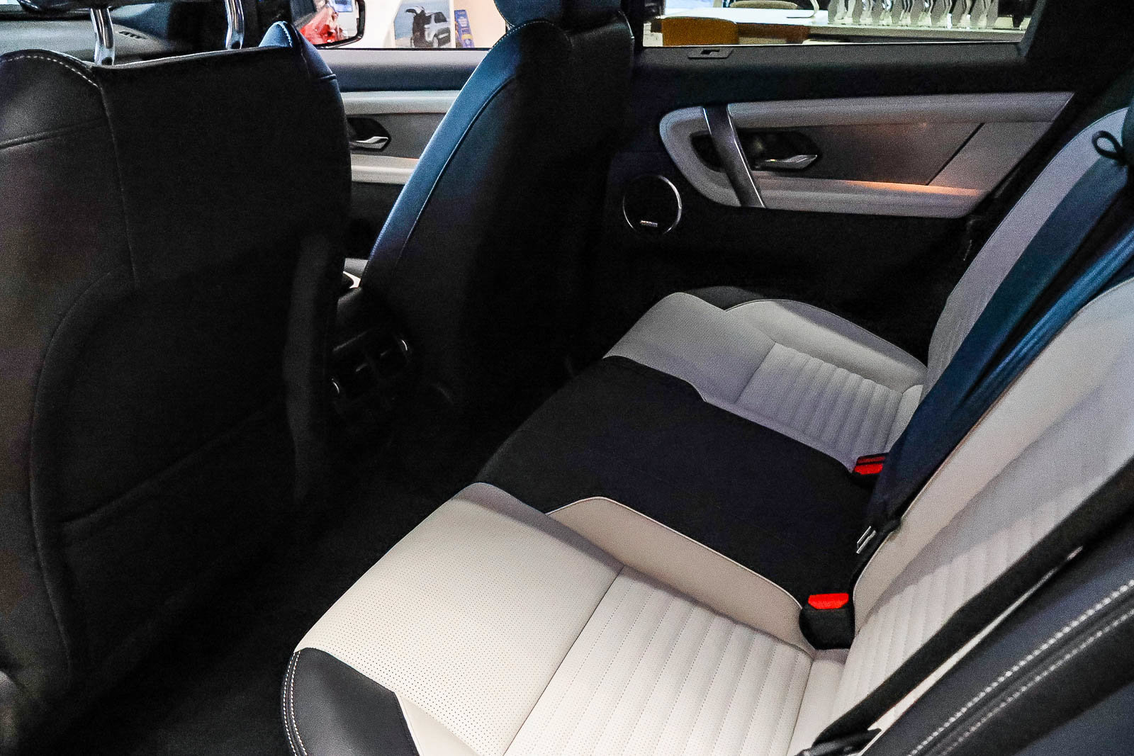 New 2026 Land Rover Discovery Sport Landmark AWD/4WD image 14