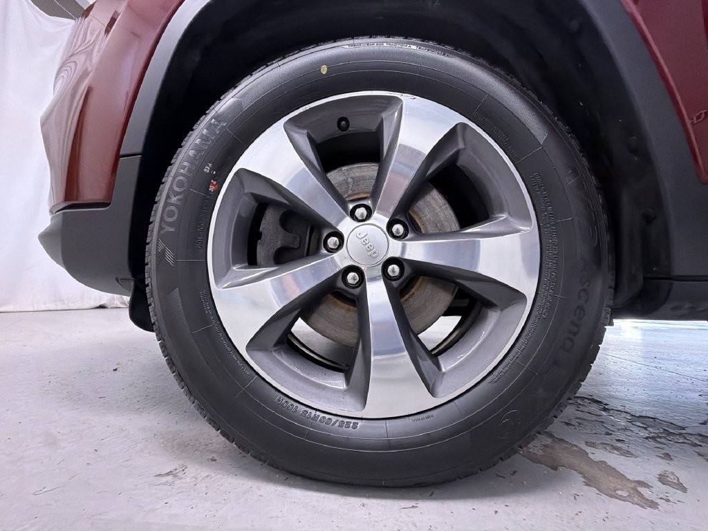 Used 2019 Jeep Cherokee Limited AWD/4WD image 9