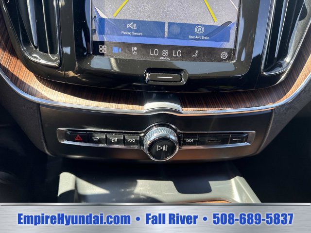Used 2023 Volvo XC60 B5 Plus AWD/4WD image 26