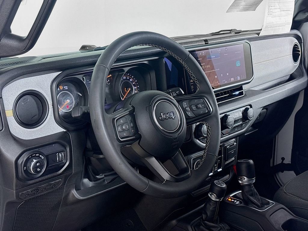 Used 2025 Jeep Gladiator Sport image 9