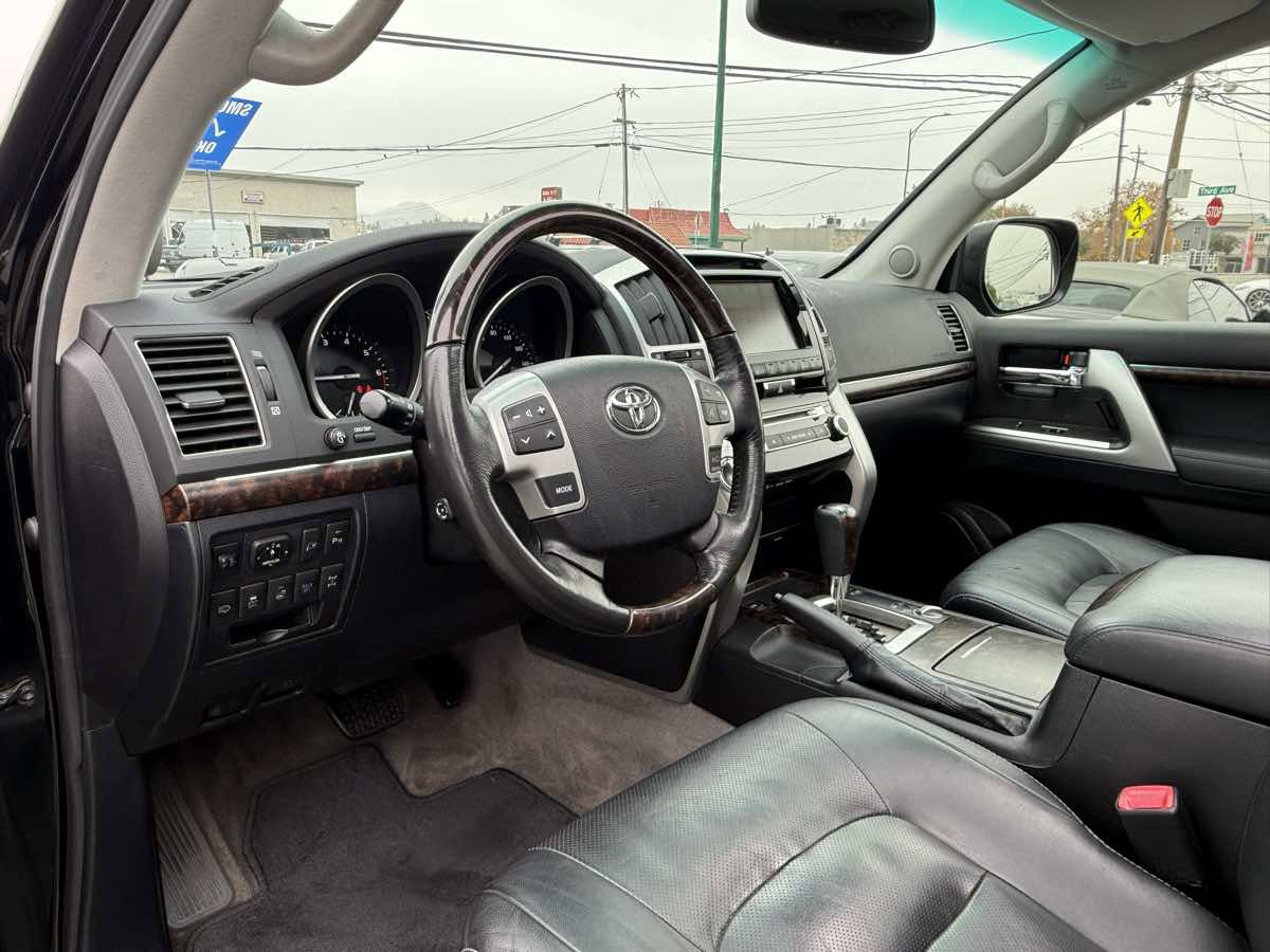 Used 2015 Toyota Land Cruiser image 7