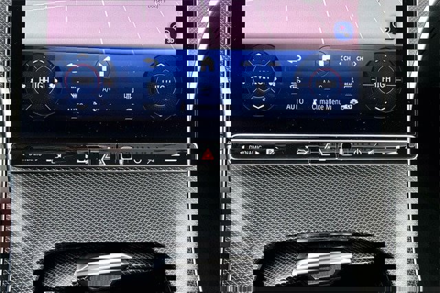 Used 2025 Mercedes-Benz C 300 4MATIC Sedan image 18