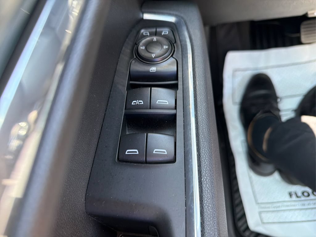 Used 2025 Chevrolet Silverado 1500 LT AWD/4WD image 36