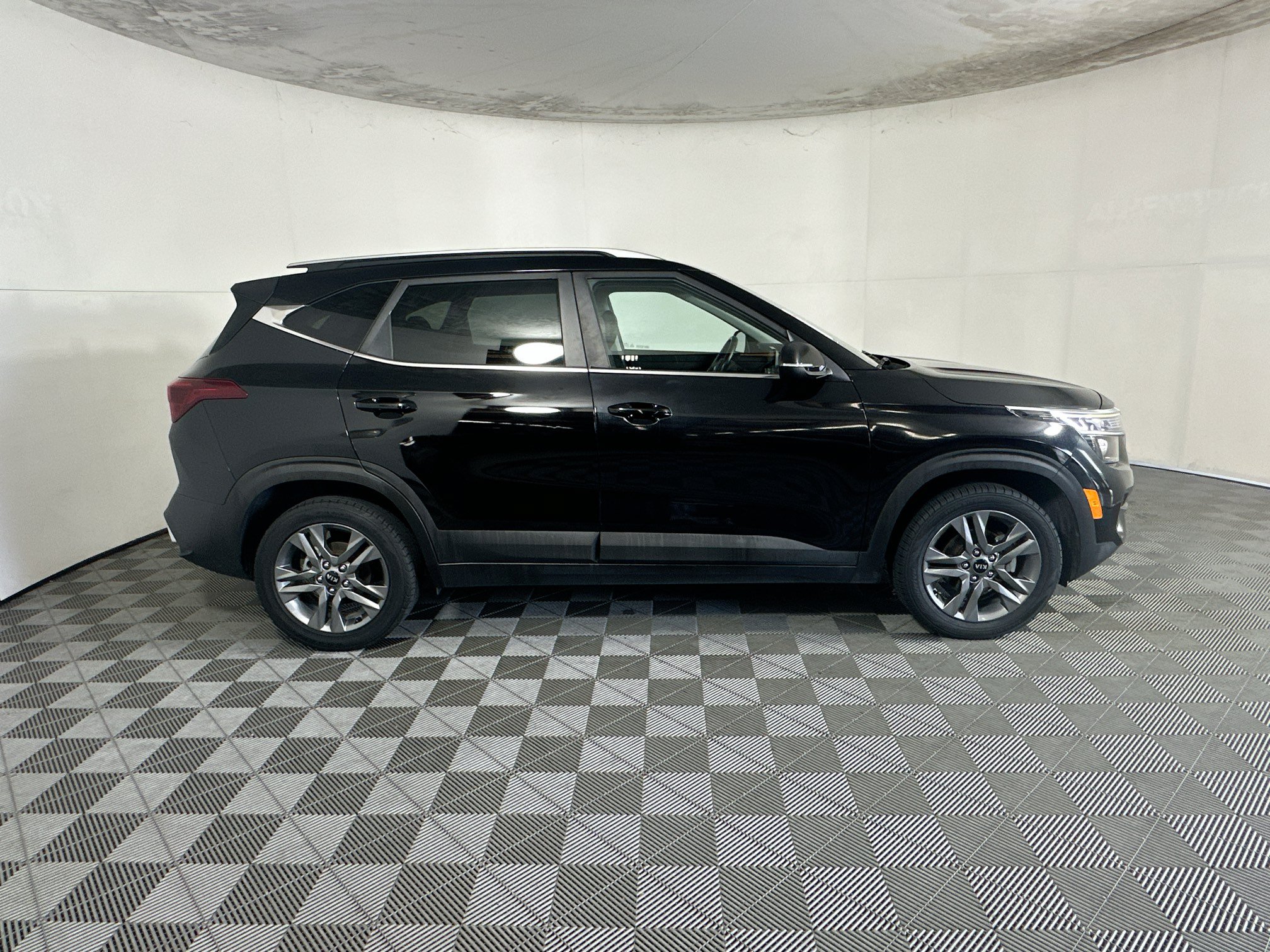 Used 2021 Kia Seltos S FWD image 2