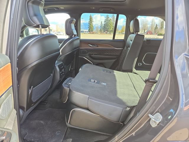 Used 2024 Jeep Grand Cherokee Summit AWD/4WD image 31