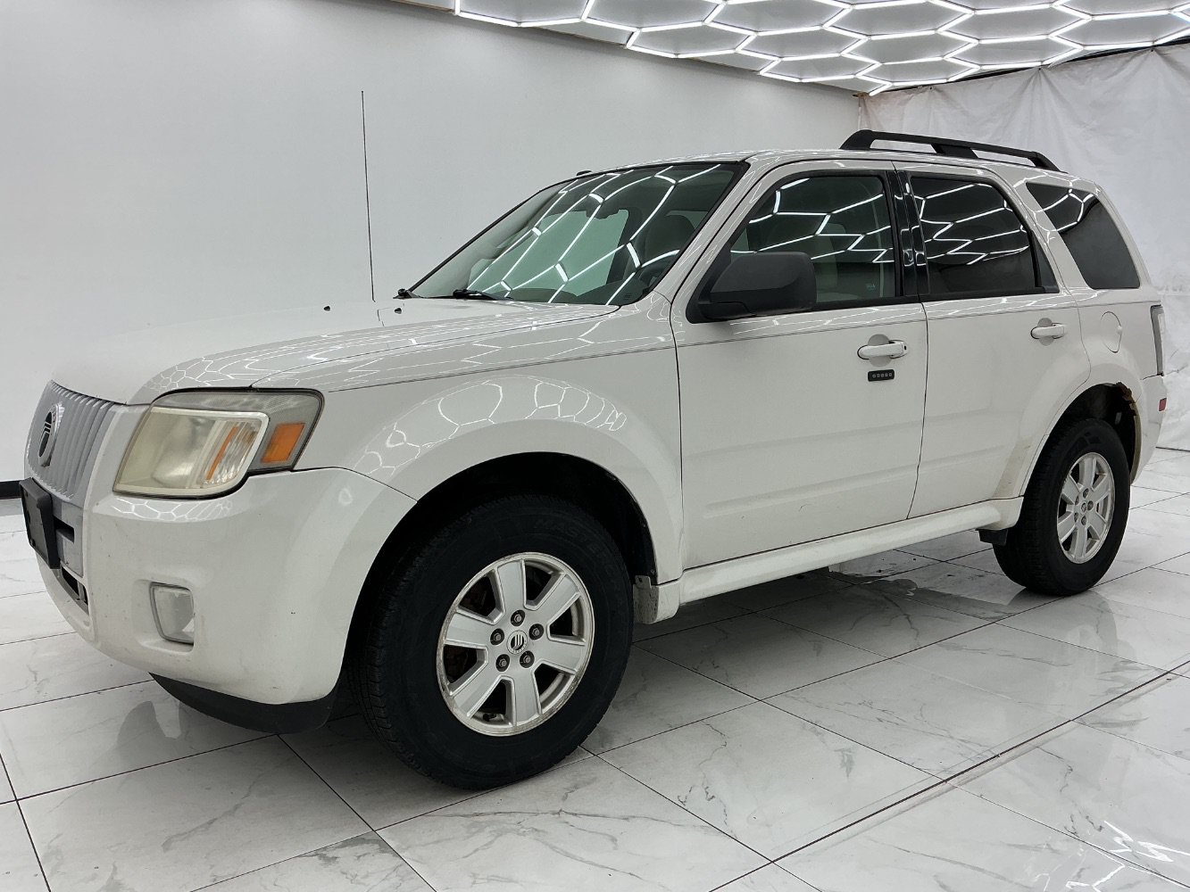Used 2010 Mercury Mariner 2WD image 1