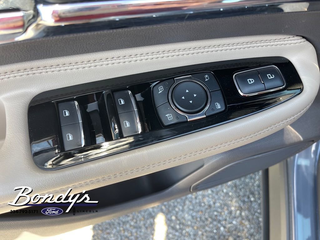 Used 2022 Lincoln Corsair FWD w/ Equipment Group 101A image 8