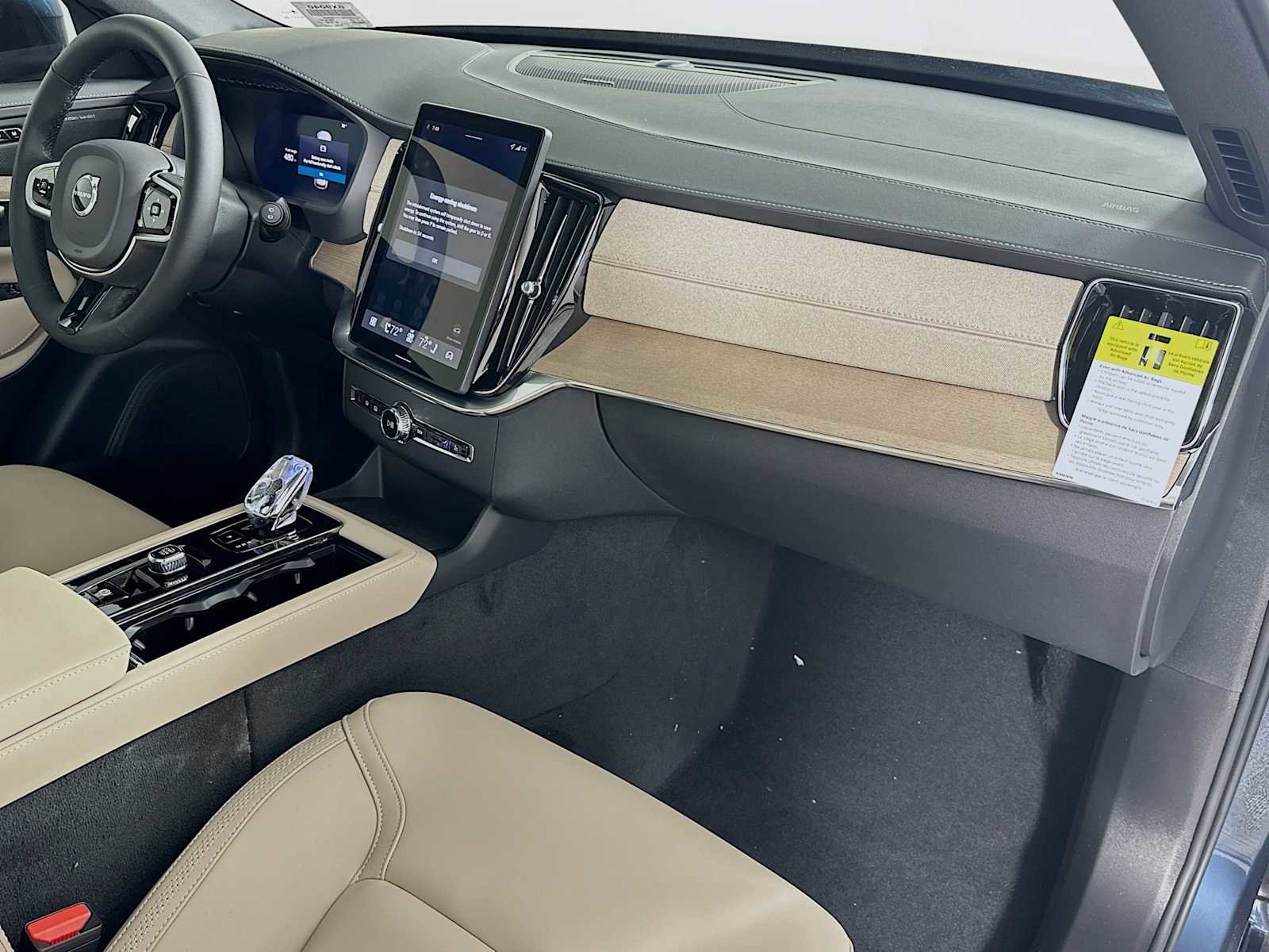 New 2026 Volvo XC90 B6 Plus w/ Protection Package Premier image 28