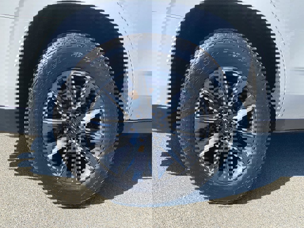 Used 2022 Chevrolet Tahoe Z71 w/ Z71 Off-Road Package image 7