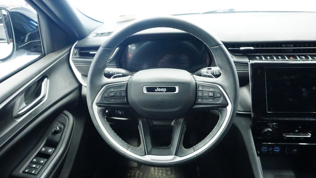 Used 2023 Jeep Grand Cherokee L Laredo image 18