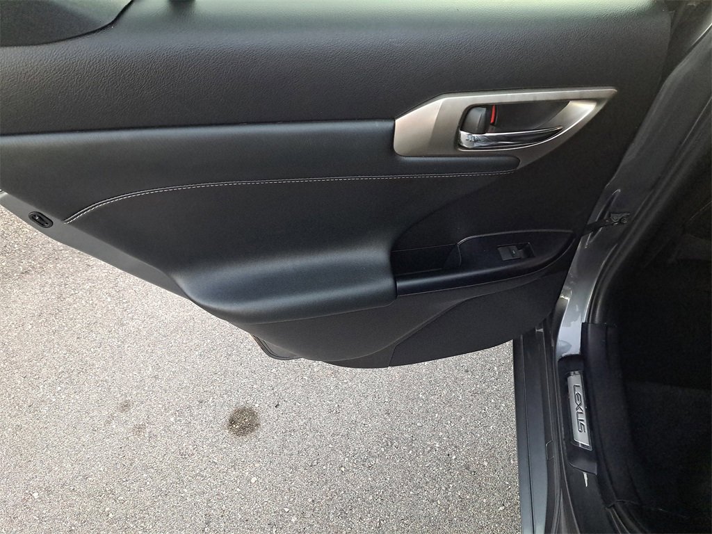 Used 2014 Lexus CT 200h image 11