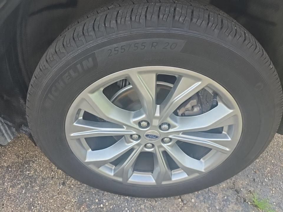 Used 2024 Ford Explorer XLT w/ Equipment Group 202A AWD/4WD image 14