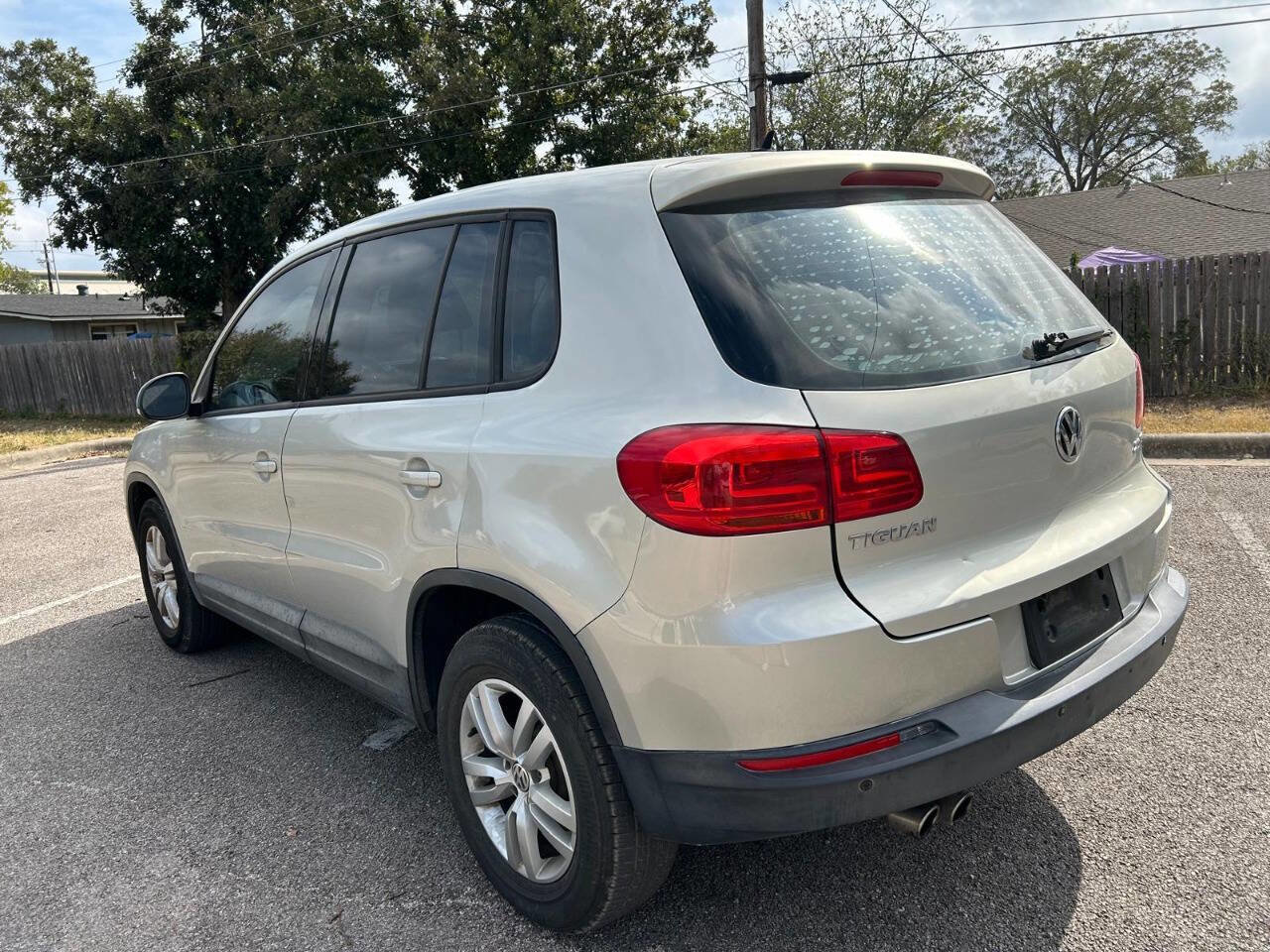 Used 2013 Volkswagen Tiguan S image 9