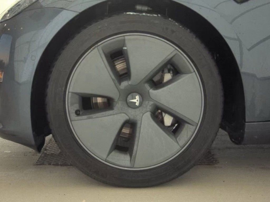 Used 2021 Tesla Model 3 Standard Range Plus image 18