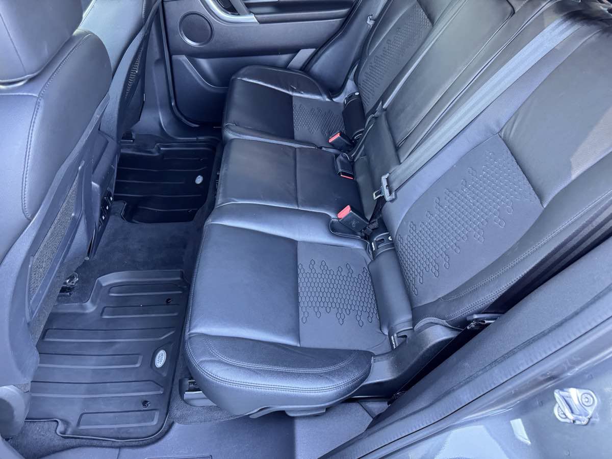 Used 2018 Land Rover Discovery Sport SE AWD/4WD image 31