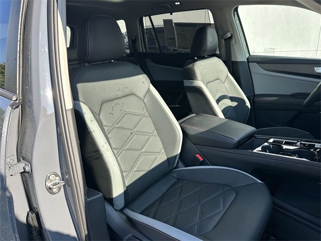 New 2025 Volkswagen Atlas Peak Edition SE image 23