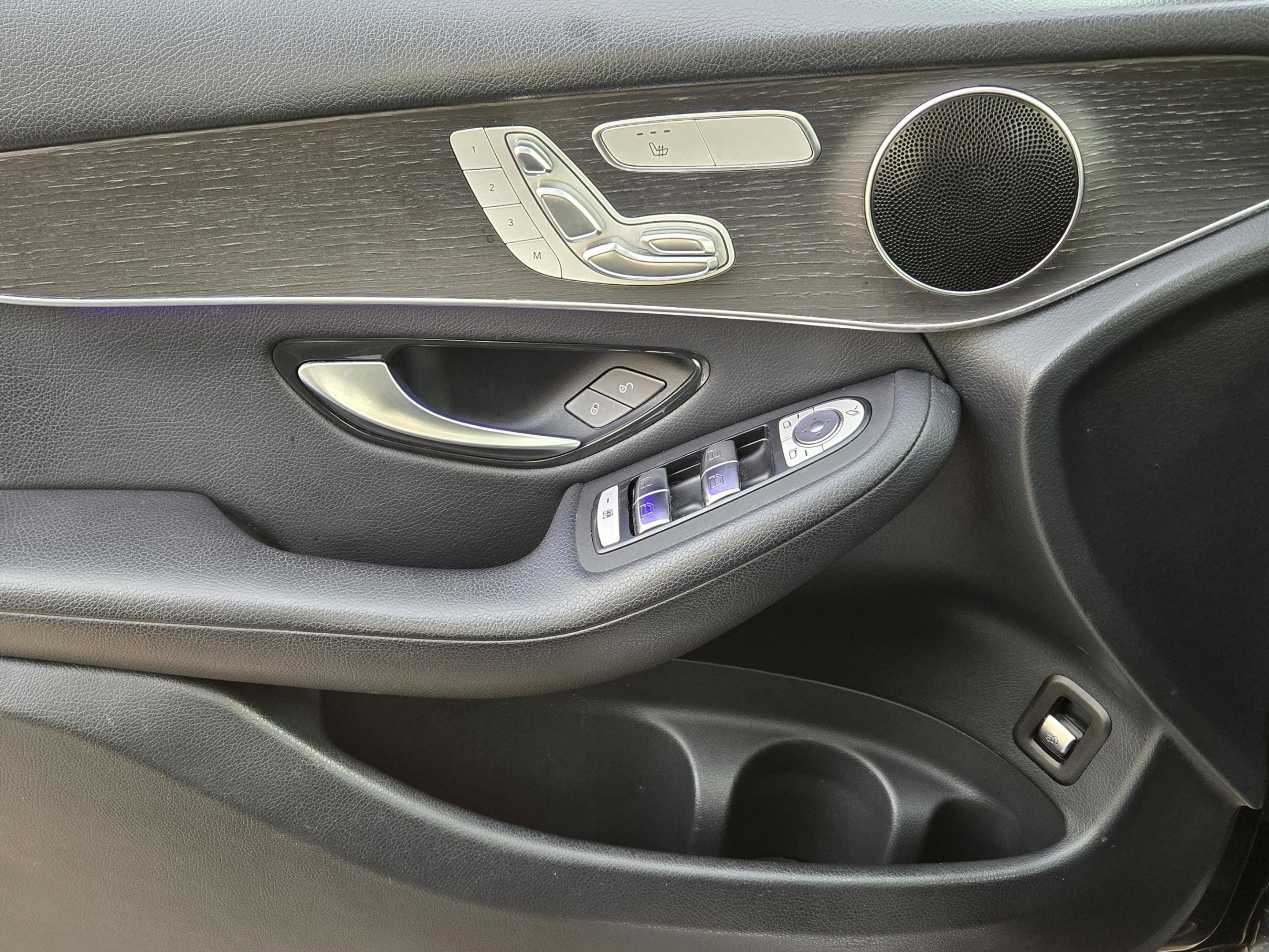 Used 2020 Mercedes-Benz GLC 300 4MATIC image 32