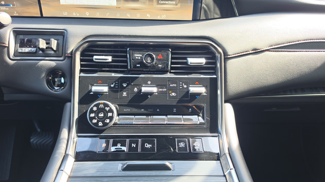Used 2025 Nissan Armada PRO-4X AWD/4WD image 42