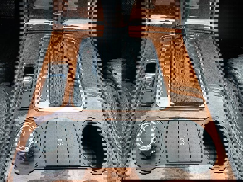 Used 2012 Volkswagen Touareg TDI image 24