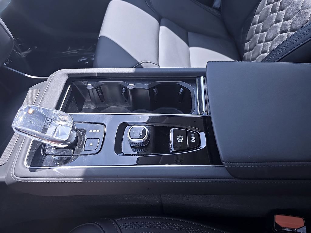 Certified 2025 Volvo XC90 B5 Plus AWD/4WD image 36