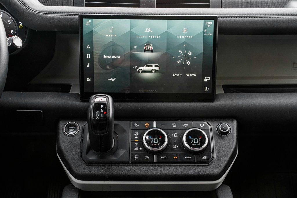 Used 2023 Land Rover Defender 130 X-Dynamic SE image 14