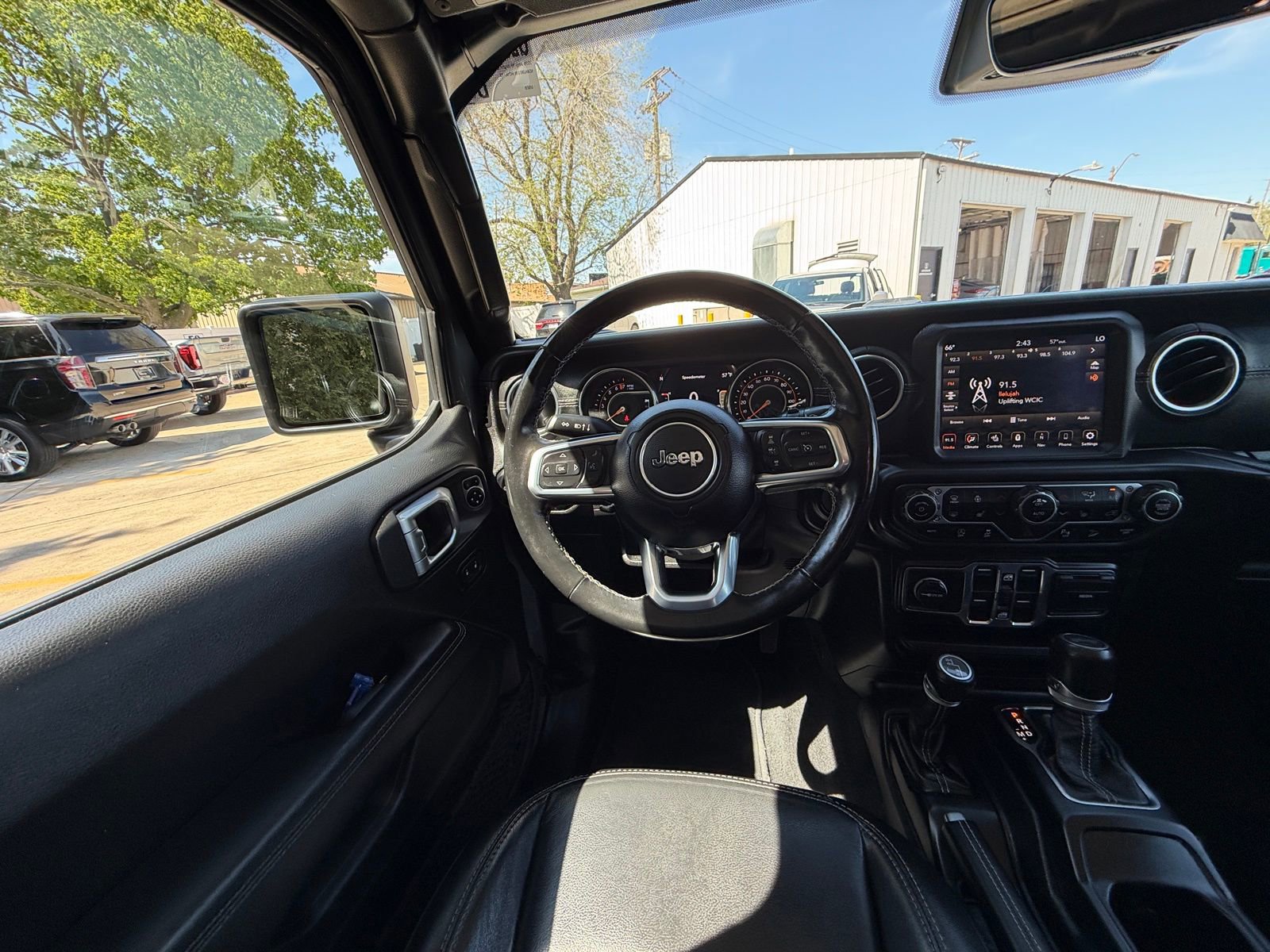 Used 2020 Jeep Wrangler Unlimited Sahara AWD/4WD image 2