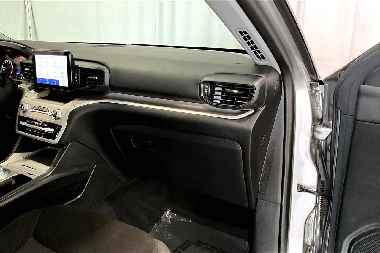 Certified 2023 Ford Explorer XLT RWD image 16