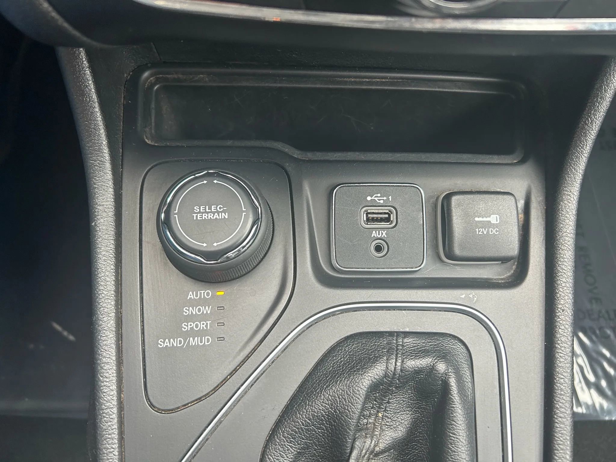 Used 2020 Jeep Cherokee Latitude Lux w/ Comfort/Convenience Group image 19