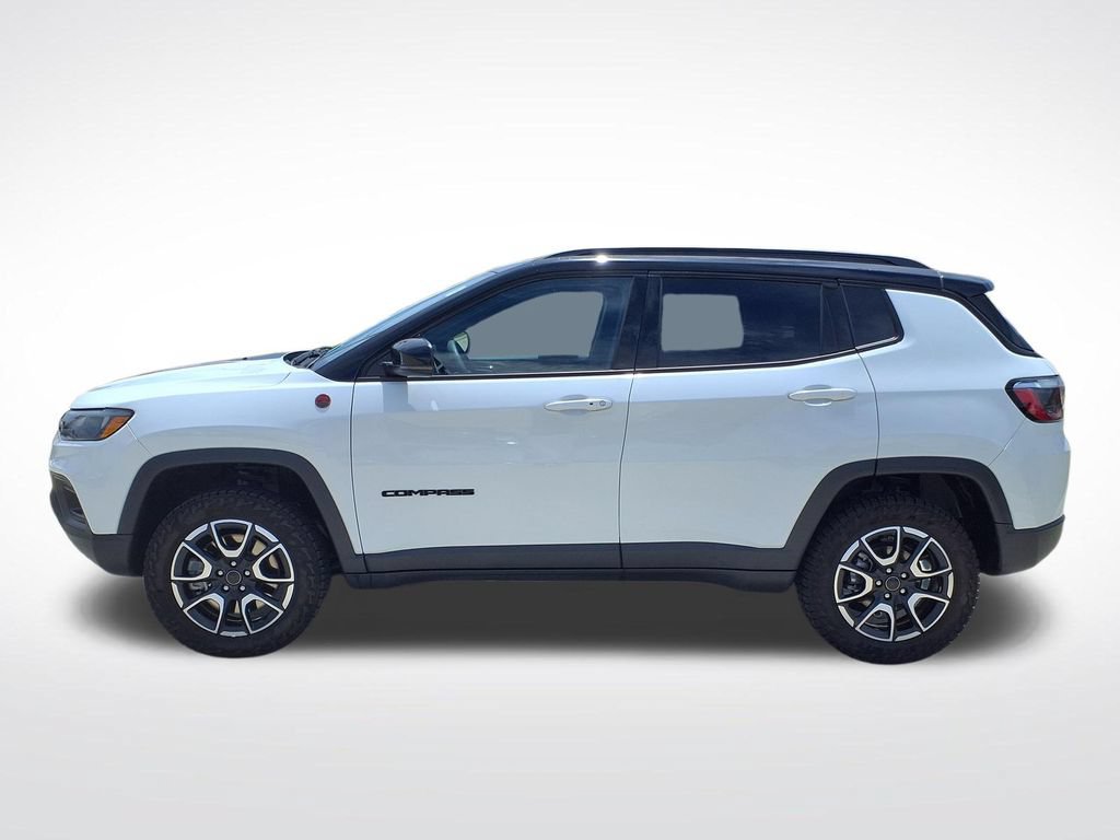 Used 2025 Jeep Compass Trailhawk AWD/4WD image 5