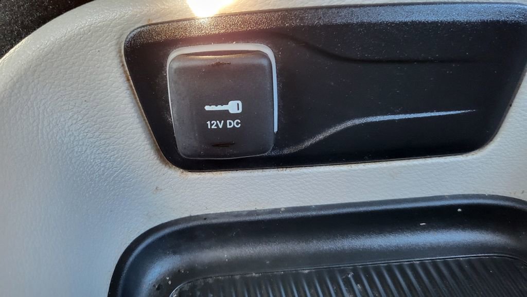 Used 2024 Chrysler Pacifica Select image 37