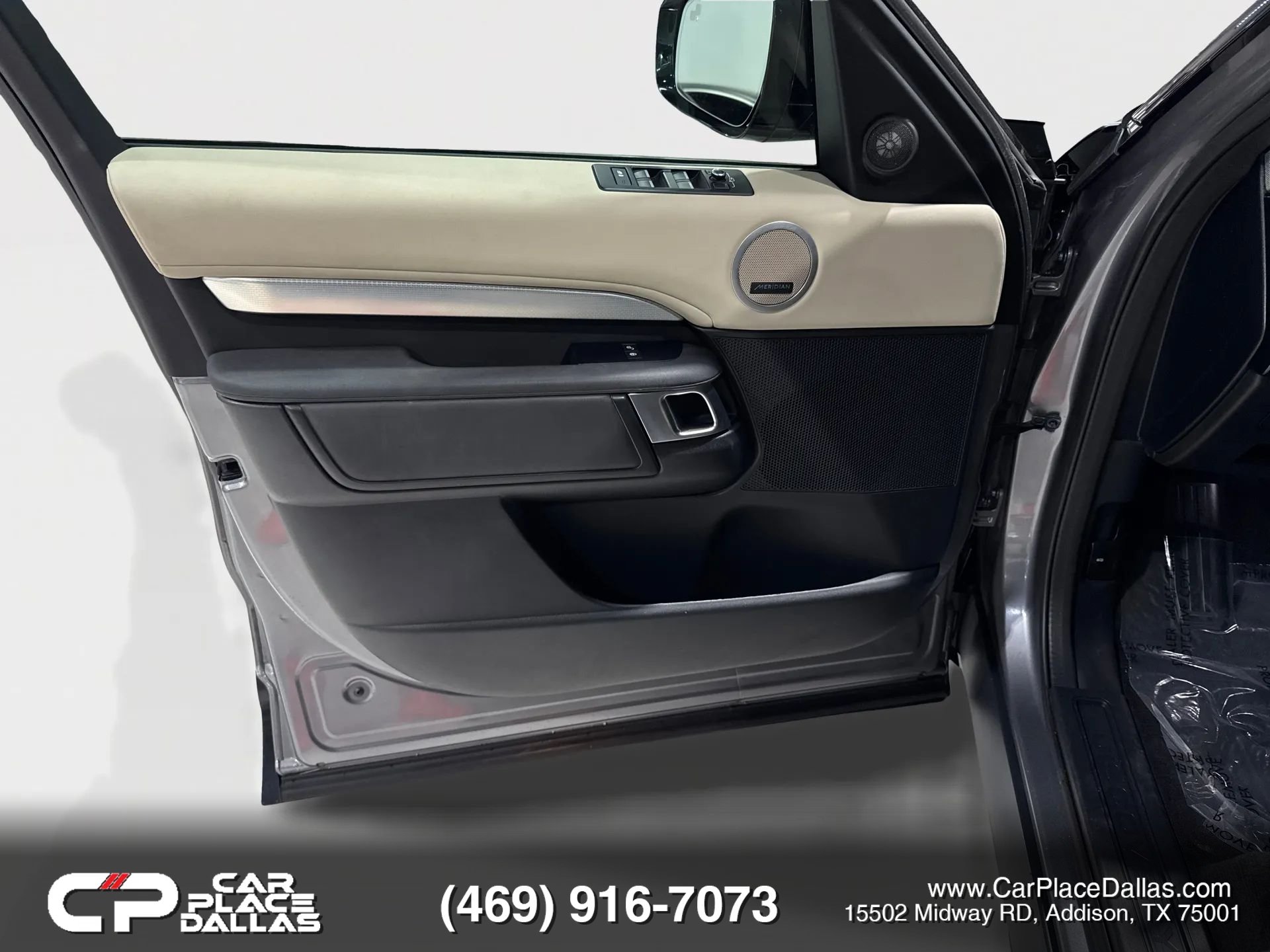 Used 2020 Land Rover Discovery Landmark AWD/4WD image 6