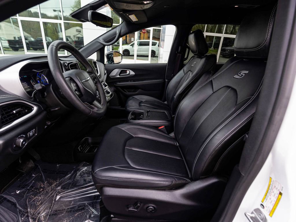 Used 2024 Chrysler Pacifica Limited FWD image 23