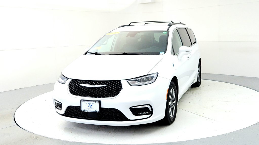 Used 2022 Chrysler Pacifica Touring-L FWD image 2