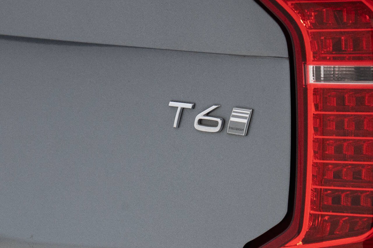 Used 2016 Volvo XC90 T6 Inscription w/ Vision Package AWD/4WD image 13