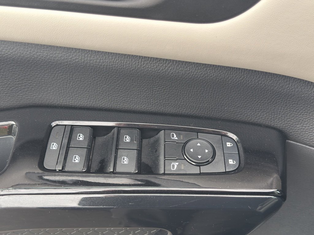 Certified 2022 Nissan Pathfinder SV w/ SV Premium Package image 18