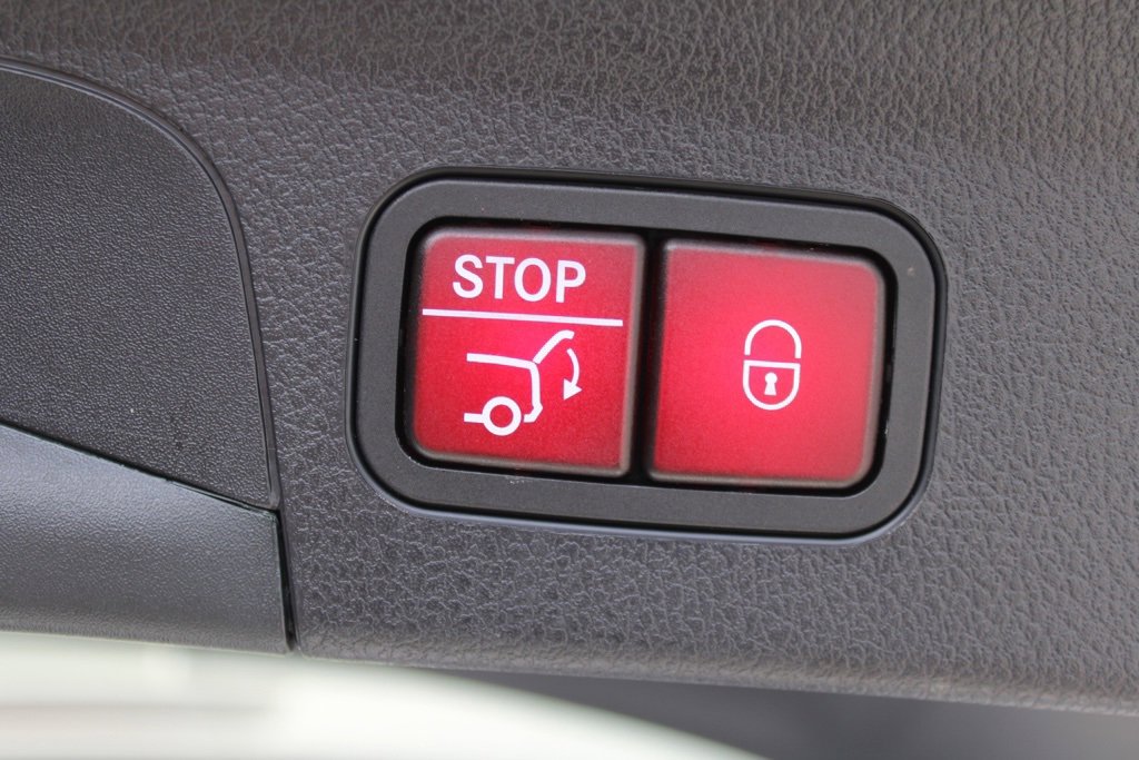 Used 2022 Mercedes-Benz GLE 450 4MATIC w/ AMG Line Exterior image 36