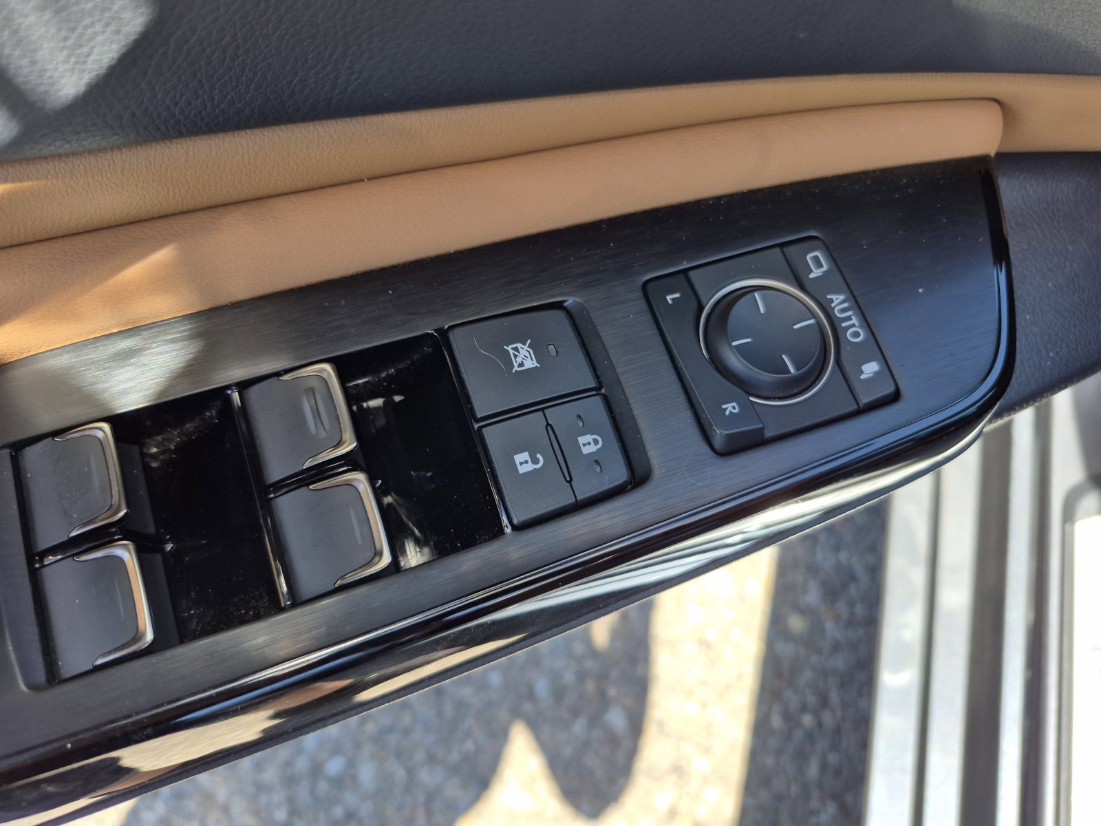 Used 2024 Lexus ES 350 w/ Premium Package FWD image 13