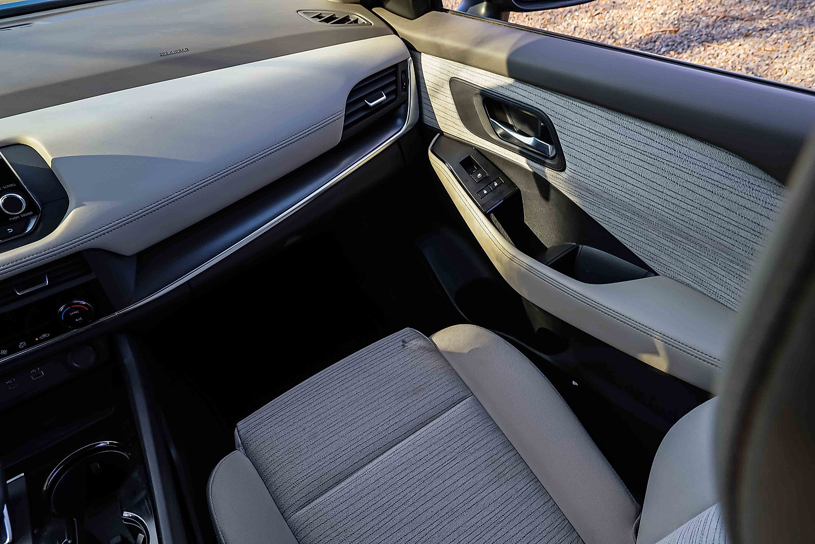 Used 2023 Nissan Rogue SV image 31