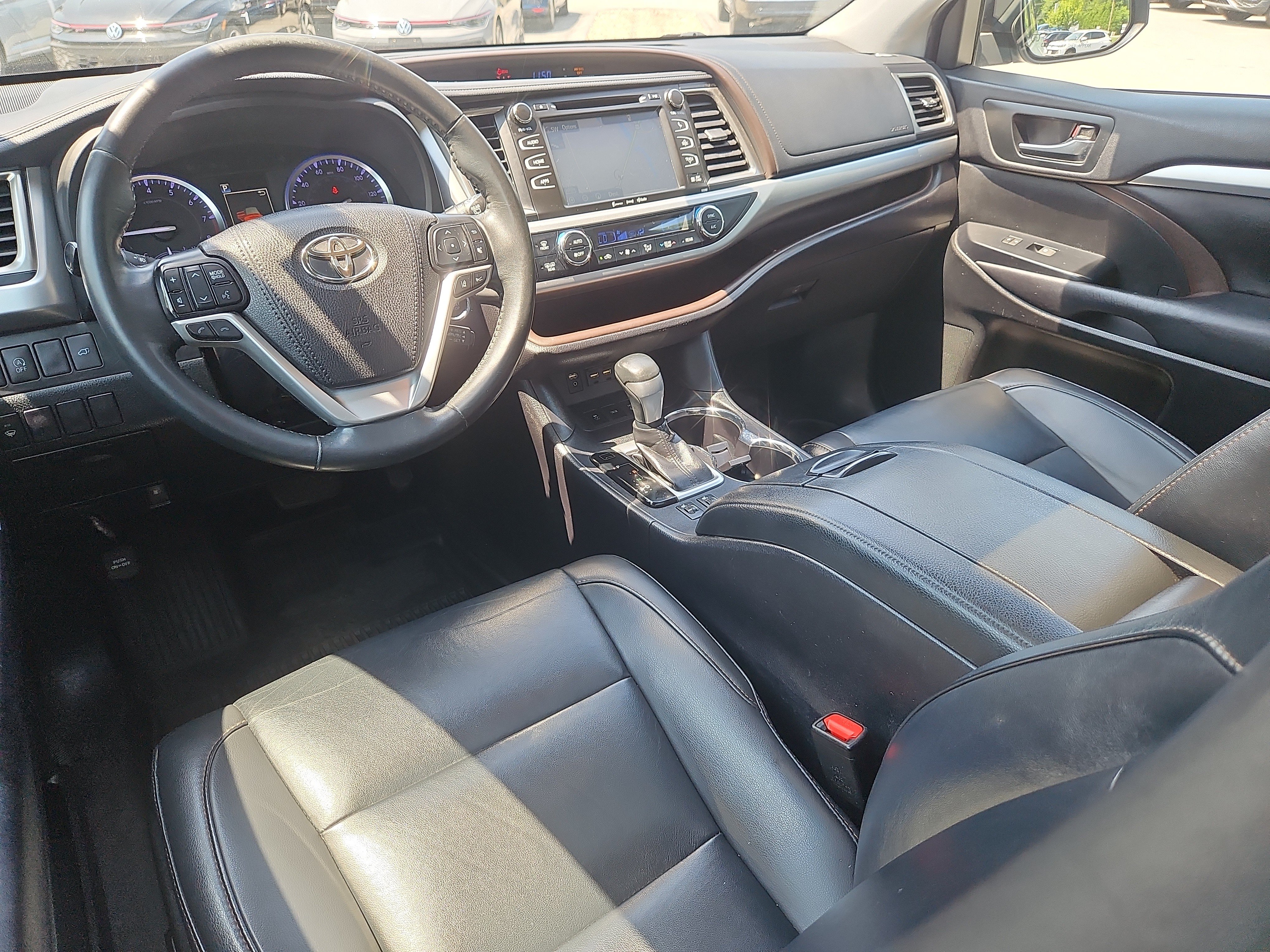 Used 2019 Toyota Highlander XLE AWD/4WD image 29