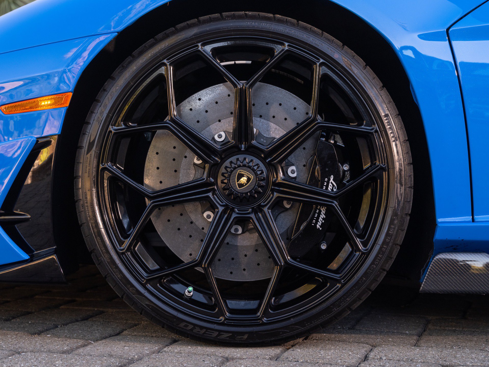 Used 2020 Lamborghini Aventador SVJ AWD/4WD image 27