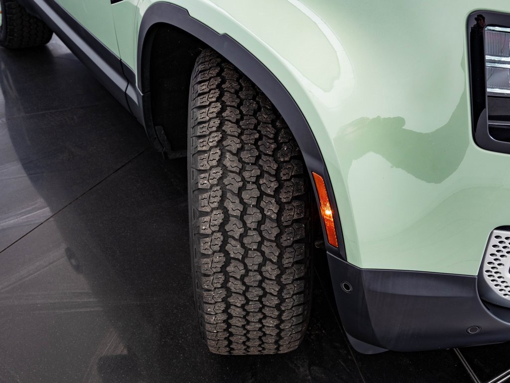 Used 2023 Land Rover Defender 110 75th Limited Edition image 51