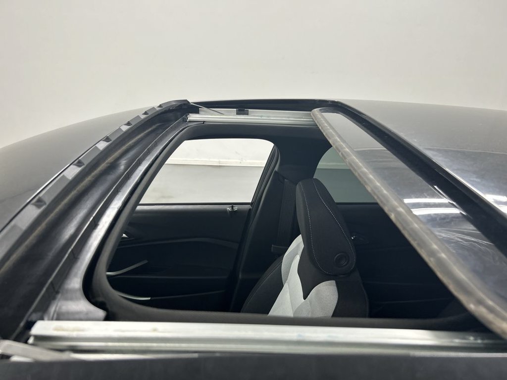New 2026 Chevrolet Trax RS w/ Sunroof Package FWD image 8