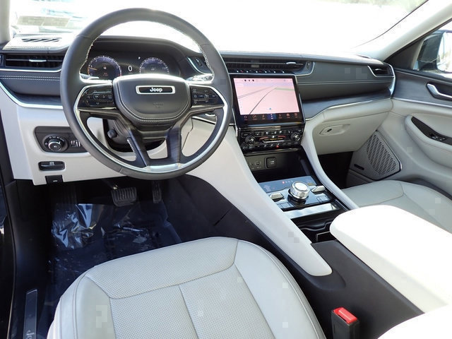 Used 2023 Jeep Grand Cherokee L Overland AWD/4WD image 18
