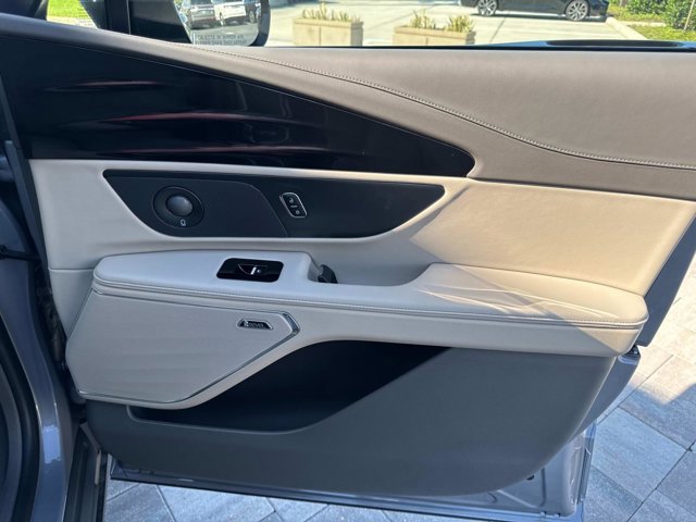 New 2025 Lincoln Nautilus Premier w/ Equipment Group 102A image 17