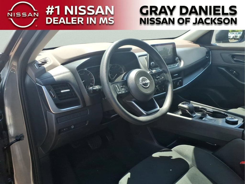 Used 2023 Nissan Rogue S AWD/4WD image 10