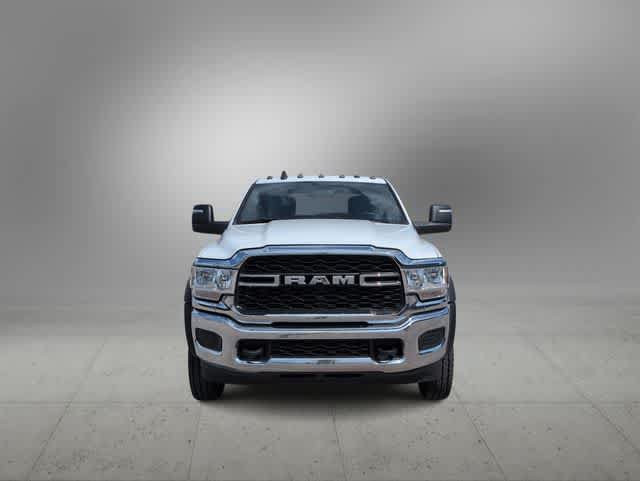 Used 2024 RAM 5500 Tradesman w/ Chrome Appearance Group AWD/4WD image 3