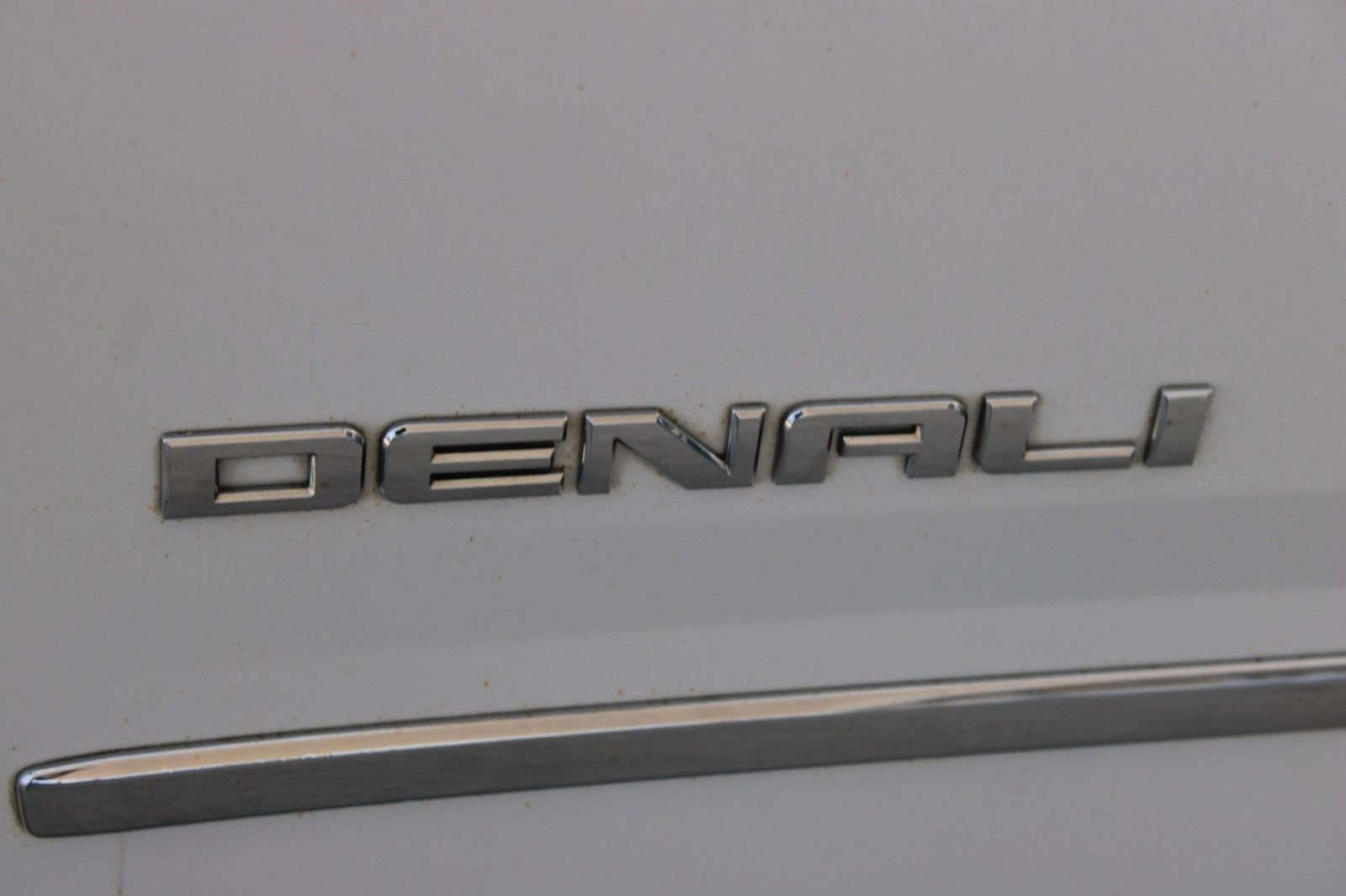 Used 2016 GMC Yukon Denali w/ Enhanced Security Package image 20