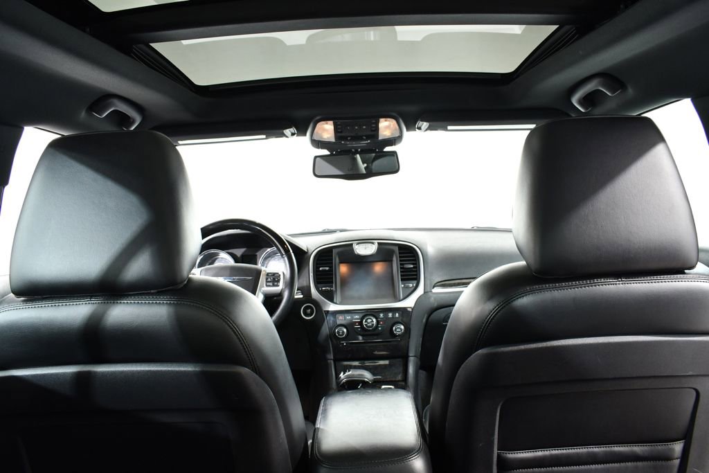 Used 2014 Chrysler 300 C w/ Harman/Kardon Audio Group AWD/4WD image 17