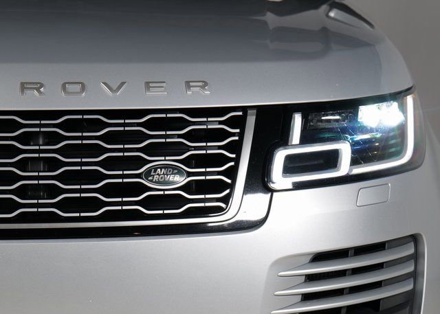 Used 2020 Land Rover Range Rover HSE image 28