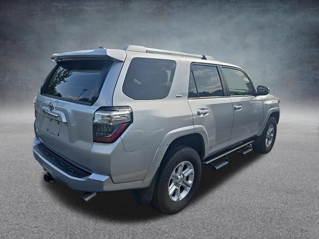 Used 2018 Toyota 4Runner SR5 AWD/4WD image 9
